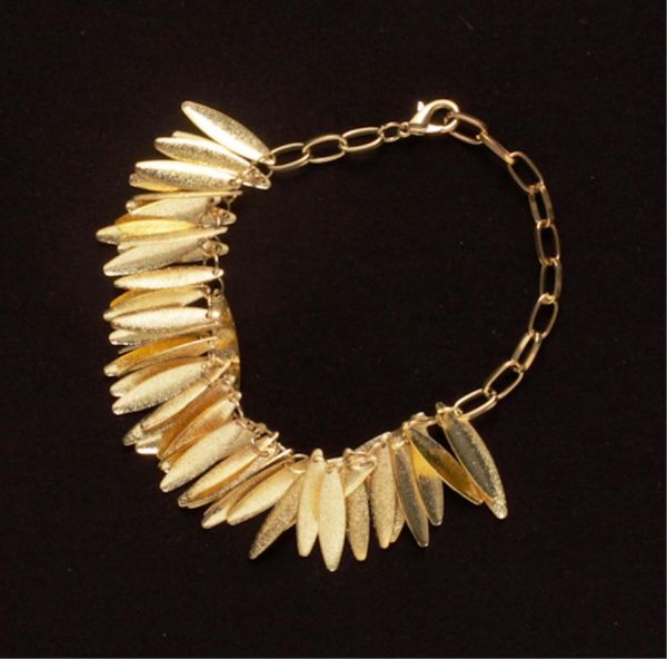 Pulseira Dourada c/ Pingentes Foscos